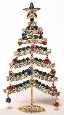 CHR24 unsigned standing xmas tree pin