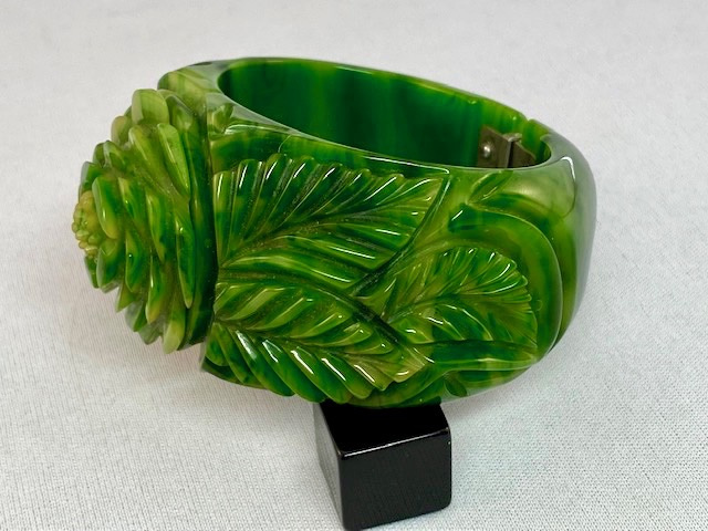 AB149 marbled green bakelite 3D flower carved hinged bracelet