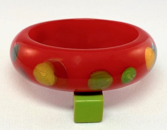 AB36 chunky red/multicolor dots bakelite bangle