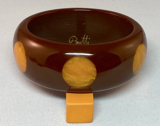 AB157 Pantti chocolate brown with marbled butterscotch dots bakelite bangle