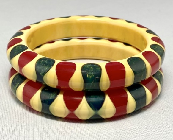 AB163 Pantti red & blue bowties bakelite bangles