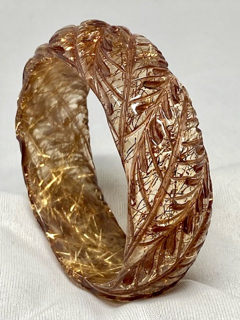 AB130 Brad Elfrink carved leaves lucite tinsel bangle