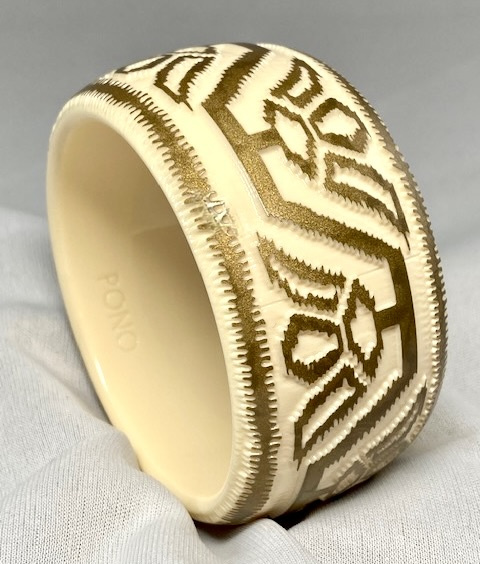 PO43 PONO cream with gold design resin bangle bracelet