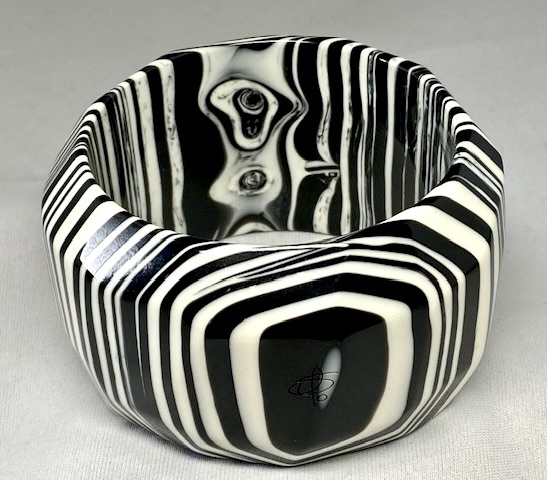 SO133 Sobral wide faceted black & white cat's eye resin bangle