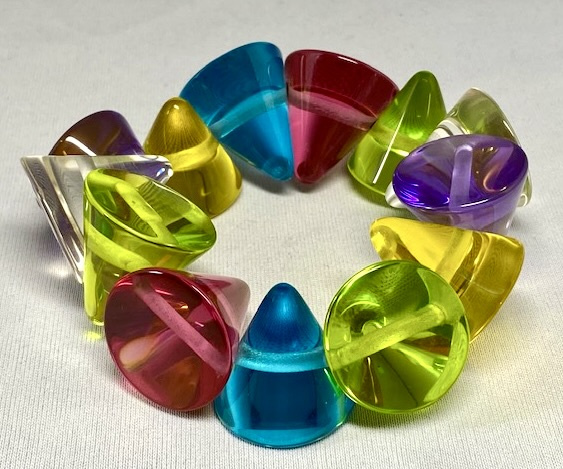 SO135 Sobra/Lagerfeldl transparent cone resin stretch bracelet
